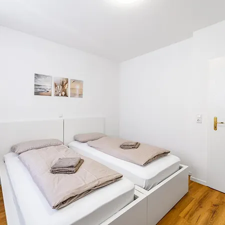 Strahlend Schoen Und Renoviert * Nürnberg