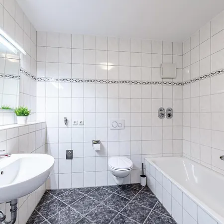 Appartement Strahlend Schoen Und Renoviert Nuremberg