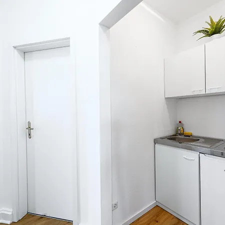 Strahlend Schoen Und Renoviert Lägenhet *